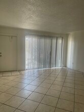 2597 N Oleander Ave, Unit 3 in Daytona Beach, FL - Building Photo - Building Photo