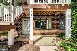 6101 Hilltop Dr, Unit 1 in Brookhaven, PA - Building Photo