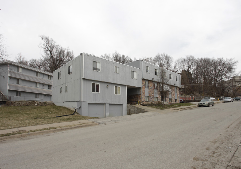 Siu-Ng Apartments in Council Bluffs, IA - Building Photo