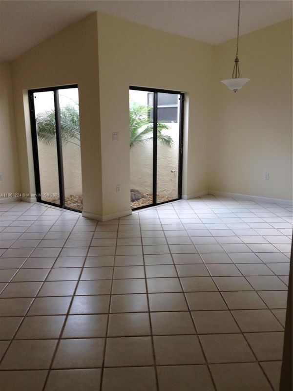 13625 SW 99th Terrace in Miami, FL - Foto de edificio - Building Photo