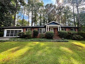 1445 Pineway Dr NE in Atlanta, GA - Building Photo