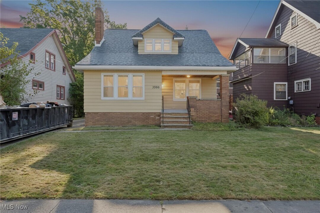 3996 Bluestone Rd in Cleveland Heights, OH - Building Photo