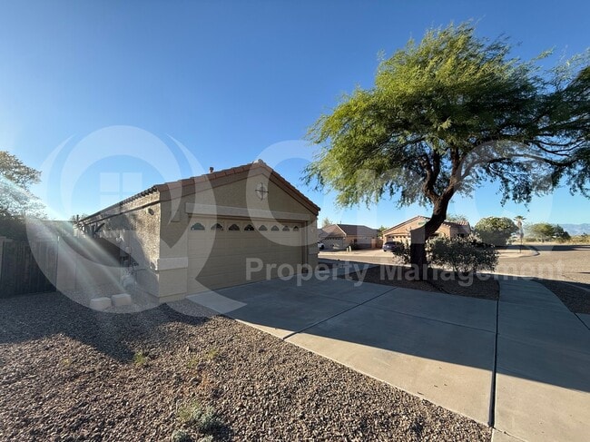 438 S Douglas Wash Rd in Vail, AZ - Foto de edificio - Building Photo