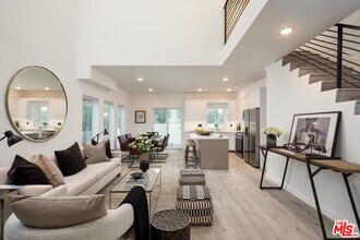 846 N Alta Vista Blvd in Los Angeles, CA - Building Photo - Building Photo