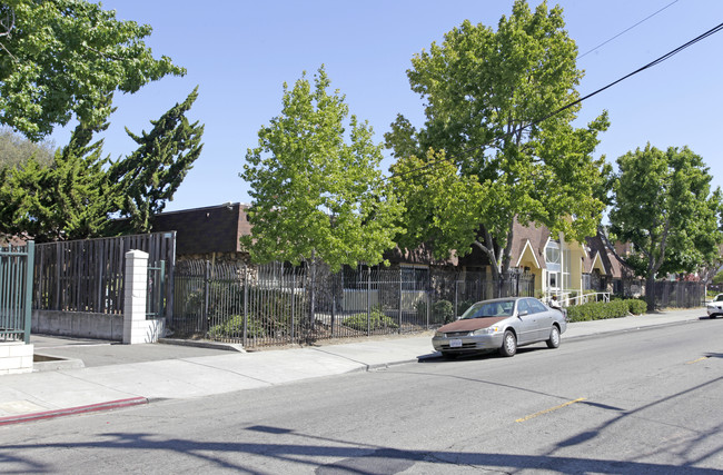 Hugh Taylor House in Oakland, CA - Foto de edificio - Building Photo