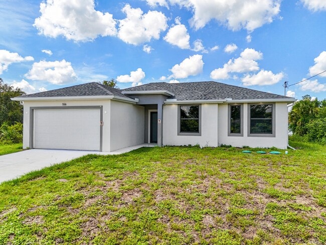 556 Sherwood Ave S in Lehigh Acres, FL - Building Photo - Building Photo