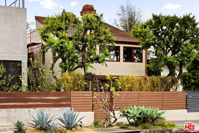 property at 2325 Abbot Kinney Blvd