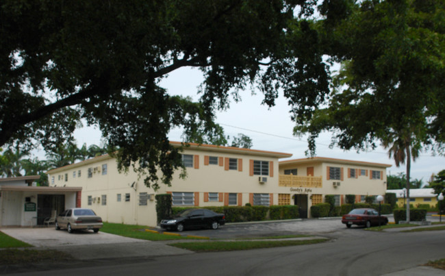 Rascal Hollywood in Hollywood, FL - Building Photo - Building Photo