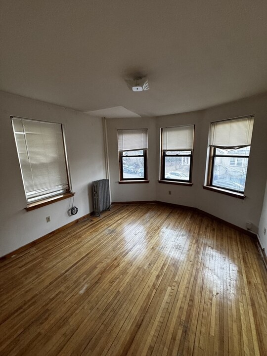 160 Strathmore Rd, Unit 8 in Boston, MA - Building Photo