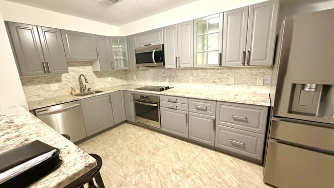 1004 Paradise Rd, Unit 3N