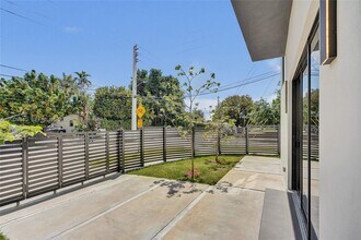 2411 SW 16th Ter in Miami, FL - Building Photo - Building Photo