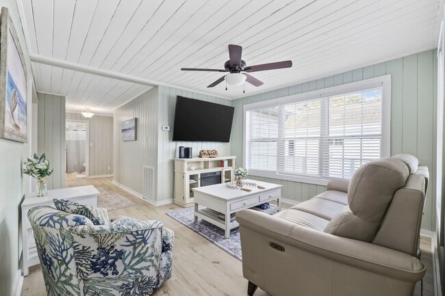 property at 430 Yaupon Ave