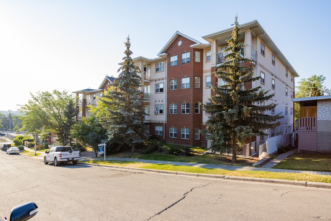 417 3 Av NE in Calgary, AB - Building Photo