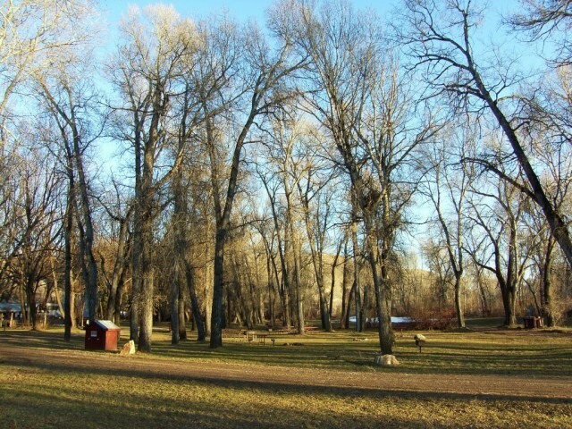 Fort Ponderosa in Belt, MT - Foto de edificio