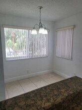 5612 Rock Island Rd in Tamarac, FL - Building Photo - Building Photo