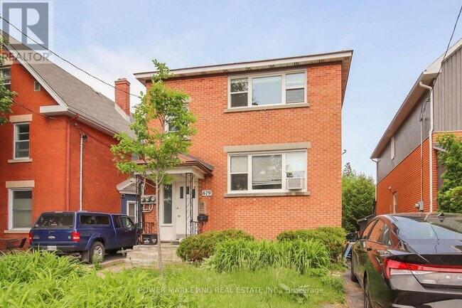 679 Roosevelt Ave in Ottawa, ON - Building Photo - Building Photo