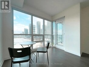 2220 Lake Shore Blvd W in Toronto, ON - Building Photo - Building Photo