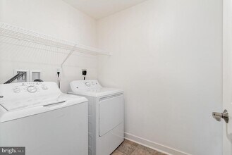 1708 Fairmont Dr in Harrisburg, PA - Building Photo - Building Photo