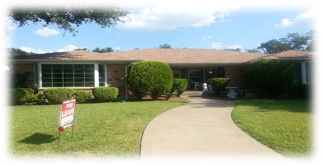property at 7430 Brentcove Cir