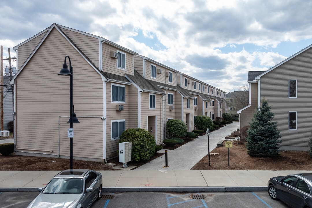 42-57 Fairfield Park in Mansfield, MA - Foto de edificio