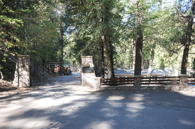 Mobile Home Park - 90 Lots in Lake Arrowhead, CA - Foto de edificio - Building Photo