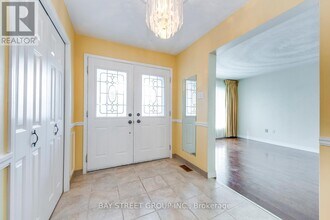 55 Milano Ct in Hamilton, ON - Building Photo - Building Photo