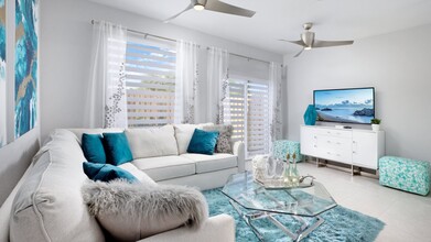 12142 NW 24th Ct in Miami, FL - Foto de edificio - Building Photo