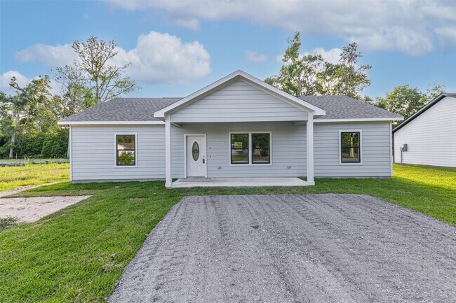 122 County Rd 3704 in Splendora, TX - Building Photo - Building Photo