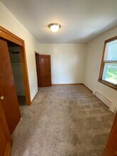 106 8th St NW in Mandan, ND - Building Photo - Building Photo