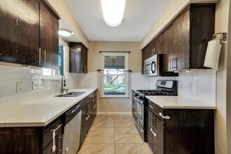 1467 S Meadows Dr in Austin, TX - Building Photo - Building Photo