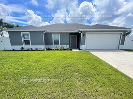 1811 SE 11th Ave in Cape Coral, FL - Building Photo