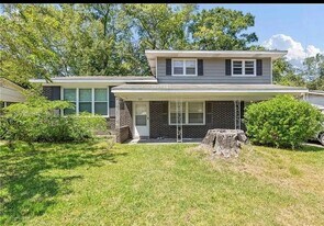 664 Momote Dr W in Mobile, AL - Building Photo