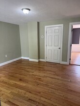 305 Commercial St in Braintree, MA - Building Photo - Building Photo