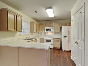 126 Elrosa Rd in Mooresville, NC - Foto de edificio - Building Photo