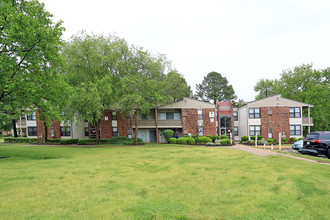 Langley Square Apartments in Hampton, VA - Building Photo - Building Photo