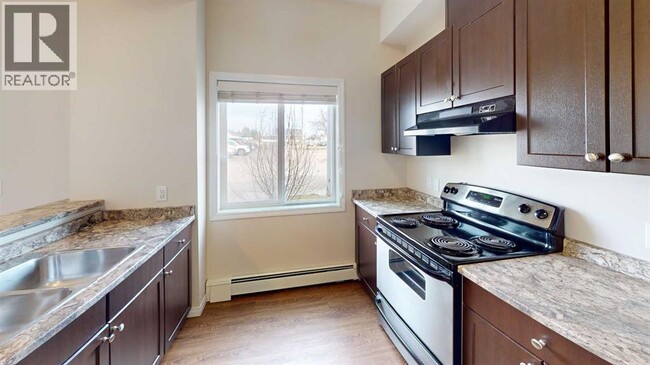 10004-1097A 97A St in Grande Prairie, AB - Building Photo - Building Photo