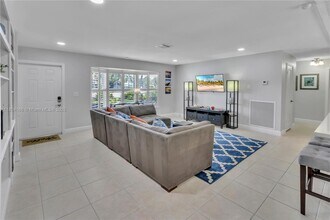 222 SE 11th Ct in Deerfield Beach, FL - Building Photo - Building Photo