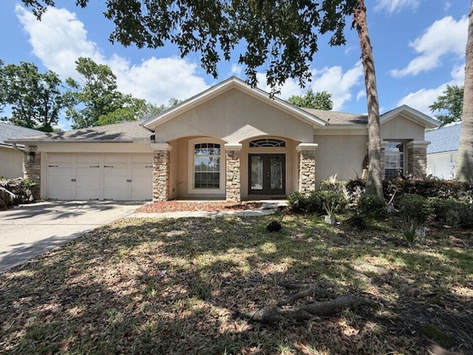 8259 Hedgewood Dr in Jacksonville, FL - Building Photo