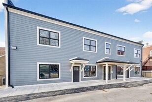 10 Market St in Wappingers Falls, NY - Building Photo