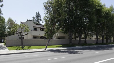 Sullivan Manor in Santa Ana, CA - Building Photo - Building Photo