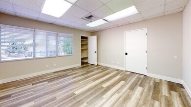 1300 West St-Unit -200 in Redding, CA - Building Photo - Building Photo