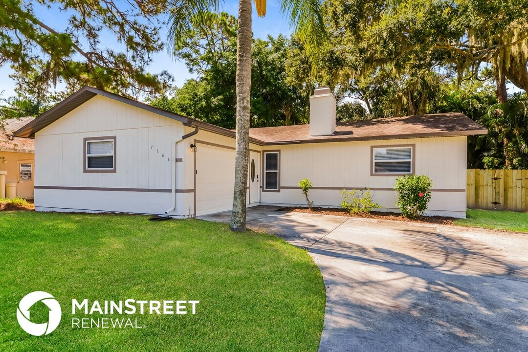 7164 Mauna Loa Blvd in Sarasota, FL - Building Photo