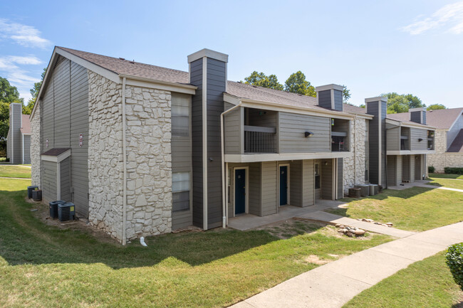 Apple Creek Apartments in Sand Springs, OK - Building Photo - Building Photo