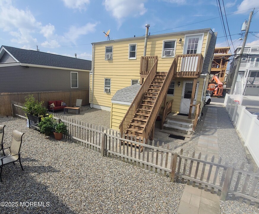 213 Sheridan Ave in Seaside Heights, NJ - Building Photo