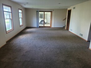 2322 Sunnyslope Dr in Dubuque, IA - Building Photo - Building Photo
