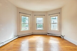 61 Hillside St, Unit 3 in Boston, MA - Foto de edificio - Building Photo