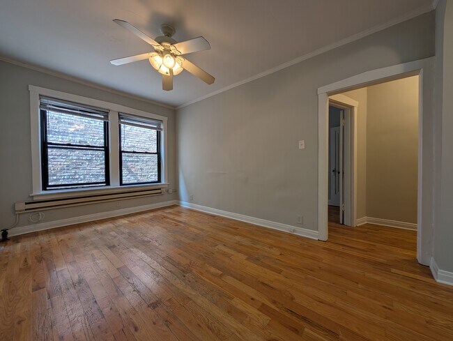 515 W Melrose St, Unit 511-401 in Chicago, IL - Foto de edificio - Building Photo