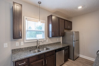 Golf Club Ln - 1625 in Clarksville, TN - Building Photo - Interior Photo