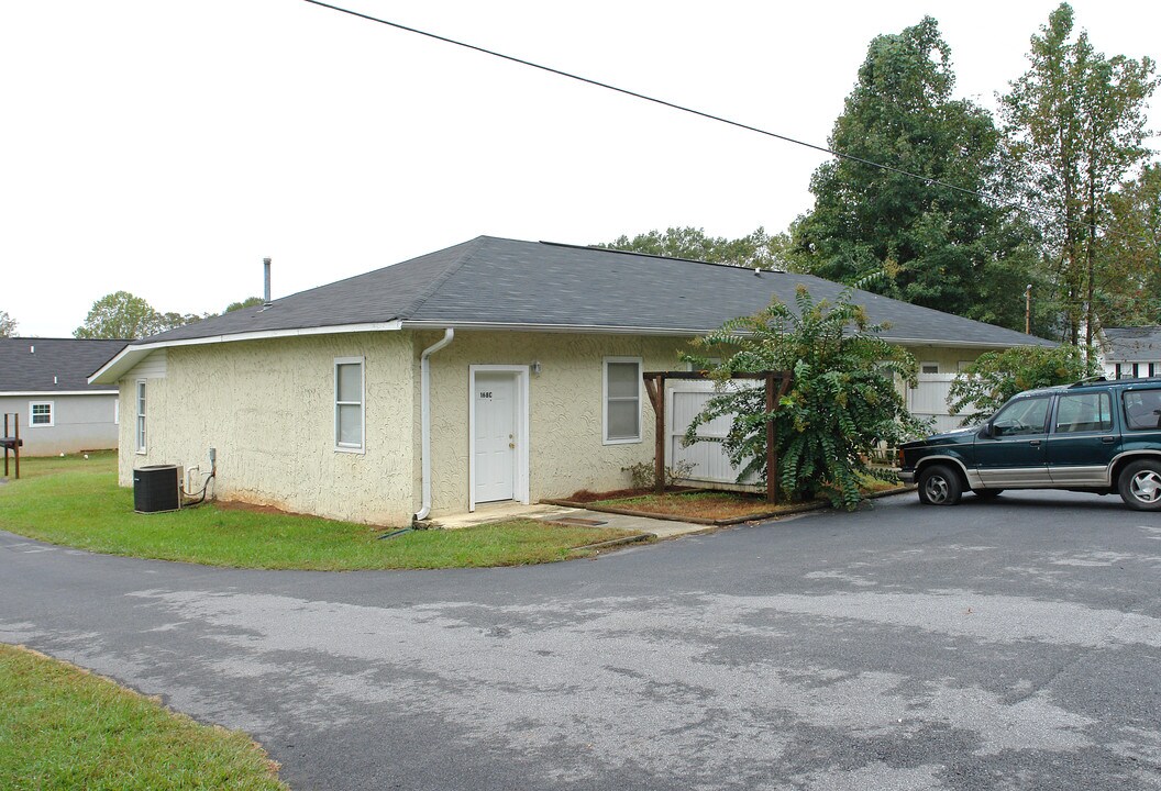 168 Smith Ave in Bowdon, GA - Foto de edificio