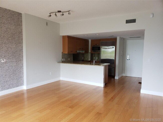 3540 Main Hwy-Unit -404 in Miami, FL - Building Photo - Building Photo